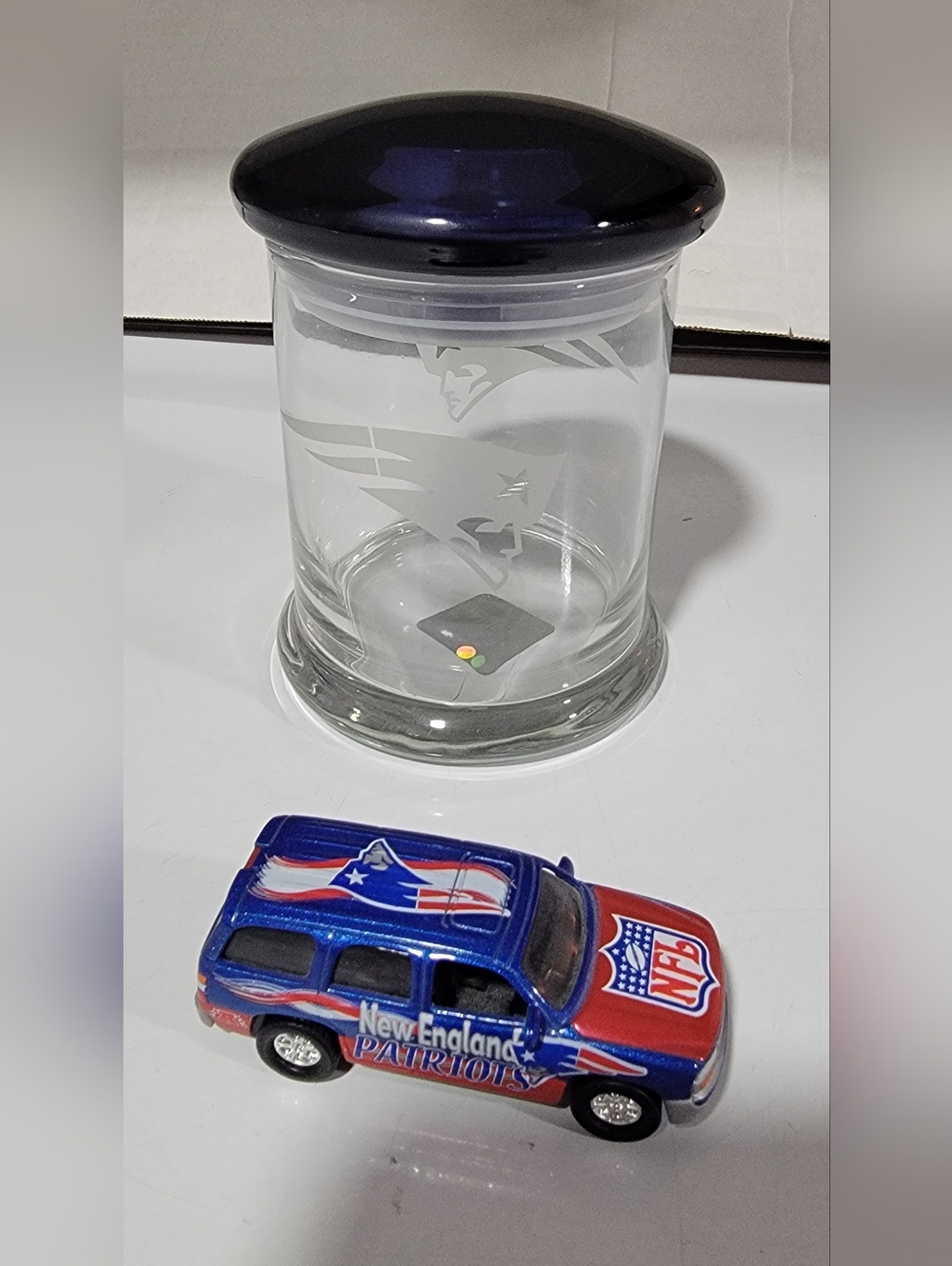 New England Patriots Tumbler/Jar w/lid & Patriots matchbox car